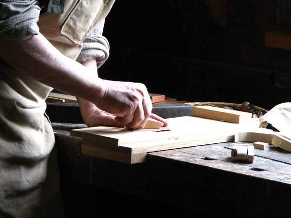 Nuestra <strong>carpinterÃ­a de madera en  Castellar del VallÃ¨s</strong> es una empresa de <strong>herencia familiar</strong>, por lo que  contamos con gran <strong>experiencia </strong>en la profesiÃ³n.